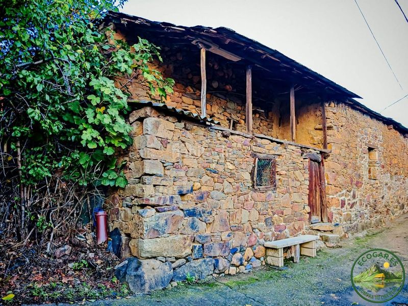 Foto 6123ca04-7909-4dd6-9bef-540958760052. Casa adossada a Toreno