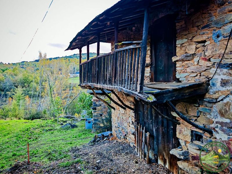 Foto aea82028-2c5b-4c55-a229-b2c2414e4b19. Casa adossada a Toreno