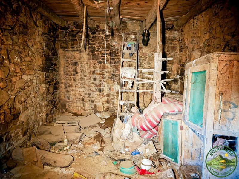 Foto f234ab05-c6ff-4e17-a9ac-8fb747fb48be. Casa adossada a Toreno