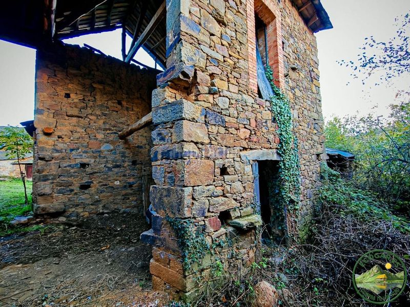 Foto f729acf8-a54a-456a-a1dd-142fa749bc01. Casa adossada a Toreno