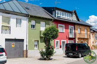 Chalet in Congosto. Se vende acogedora casa adosada entre ponferrada y bembibre