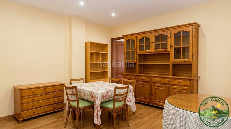 Foto d7505af1-bc82-436a-9d0e-840423469c8d. Pis amb calefacció aparcament a Zona Alta Ponferrada
