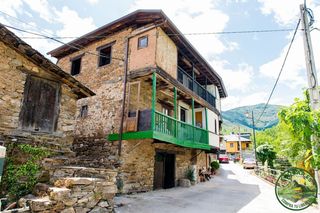 Xalet a Área Rural Sur. Se vende auténtica casa de piedra berciana a un paso de ponferra