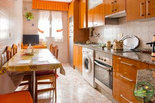 Lloguer Pis a Toreno. Se vende amplísimo piso en toreno, a solo 15 minutos de ponferra