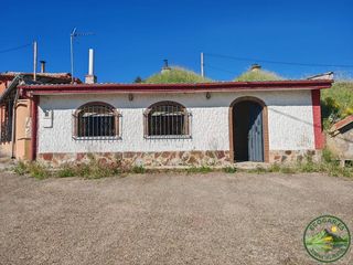 Xalet a Chozas de Abajo. Se vende espectacular bodega cueva a solo 12 minutos de león