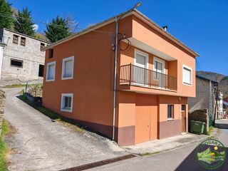Chalet in Trabadelo. Se vende amplia casa en trabadelo