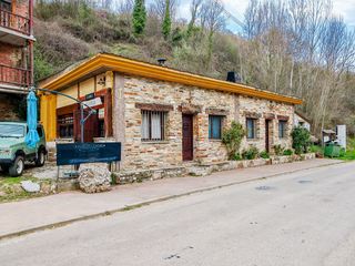 Casa en Vega de Valcarce. Se vende albergue o casa en pleno camino de santiago  vega de va