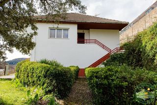 Xalet a Torre del Bierzo. Casa amplia con terreno en plena montaña  naturaleza y tranquili