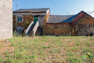 Chalet in Fabero. Si tuviera que recomendar una casa de piedra para restaurar... p