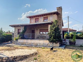 Haus  Calle lucero. Una casa nueva en plena monta�a. naturaleza, espacio y libertad