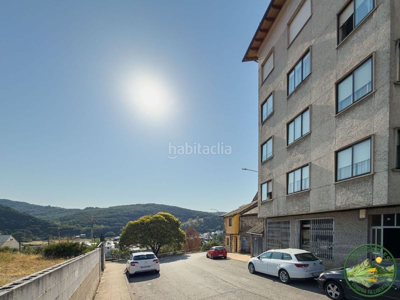 Foto 79ffe083-735a-4d3c-8b7c-c27060cc7026. Edificio in Toreno