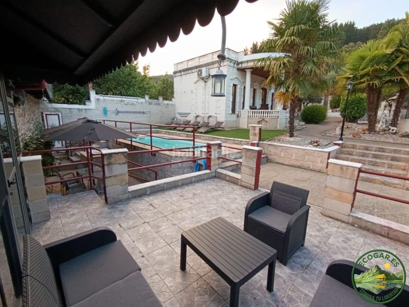 Foto b587fa80-f373-40b2-acae-732c387f96e6. Casa amb calefacció aparcament a Arganza