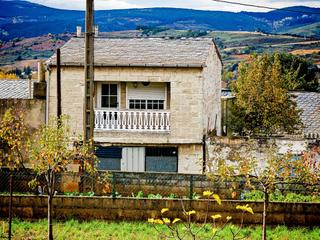 Casa a Fabero. Se vende amplia casa en fabero, la capital de las cuencas minera