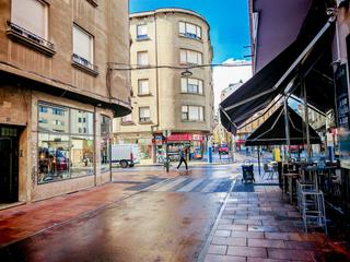 Piso en Flores de Sil - La Placa. Se vende piso amplísimo en pleno centro de ponferrada