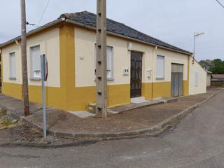 Maison à Quintana del Castillo. Se vende acogedora casa de planta baja en villameca, lo tiene to