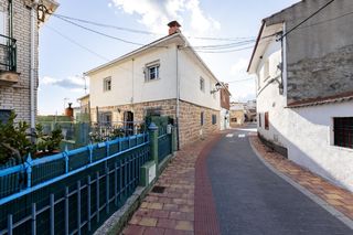 Haus in Fresnedillas de la Oliva. Céntrica y amplia casa de pueblo en fresnedillas