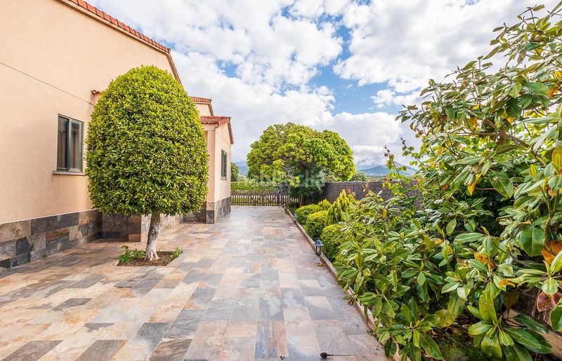 Foto 075dd838-6d5c-456e-bbb2-ba7cad3d2029. Casa aparellada amb calefacció aparcament piscina a Guadarrama
