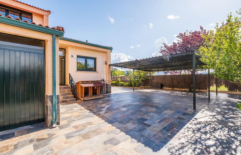 Foto cba807f1-6902-4f28-9a42-1c54081b8346. Casa aparellada amb calefacció aparcament piscina a Guadarrama