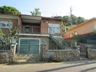 Casa adossada a Collado Mediano. Chalet pareado a reformar con preciosas vistas junto al parque n