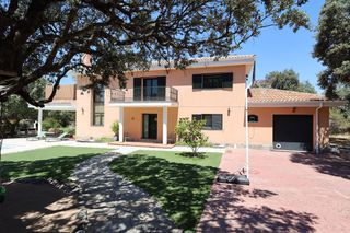 Lloguer Xalet a Las Zorreras-Monte Encinar. Se alquila precioso chalet amueblado con amplia parcela con jard