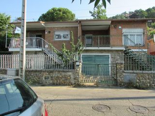 Xalet a Collado Mediano. Oportinidad de inversos de dos chalets en parcela compartida
