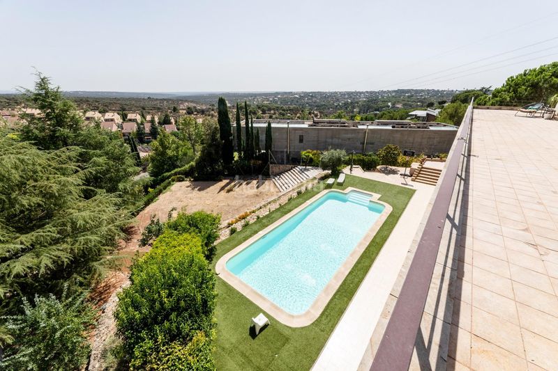 Foto 098ae5b5-c721-4a4f-a0bd-753fd9dbef9b. Chalet precioso y cómodo chalet moderno con vistas espectaculares al skyline de madrid en Torrelodones
