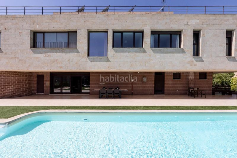 Foto 365471ac-0a37-4c0b-9641-fe3ef41a4d02. Chalet precioso y cómodo chalet moderno con vistas espectaculares al skyline de madrid en Torrelodones