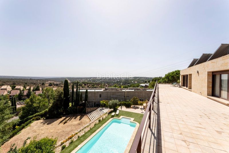 Foto 472c8c64-46d8-474c-b490-e191a4bc9b2e. Chalet precioso y cómodo chalet moderno con vistas espectaculares al skyline de madrid en Torrelodones