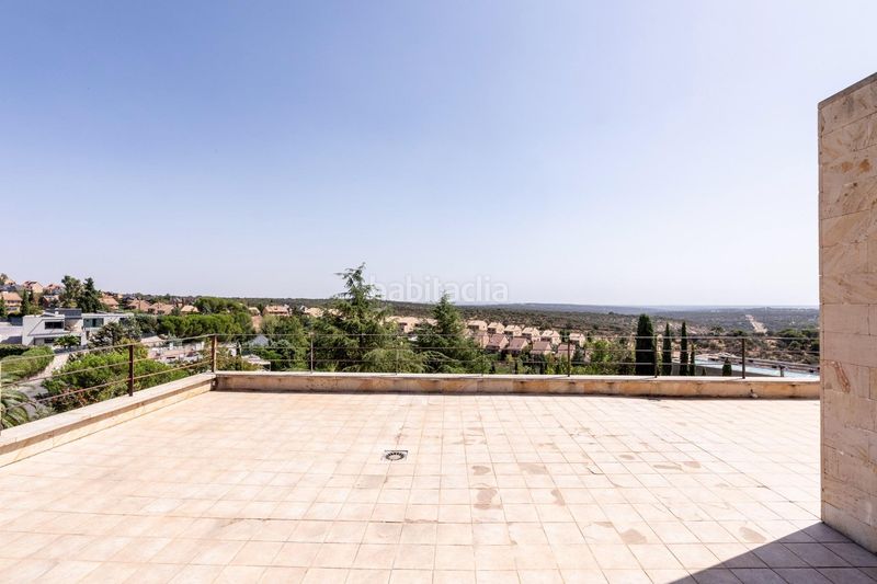 Foto 799991a9-5336-4e17-aedd-17e5e84c0588. Chalet precioso y cómodo chalet moderno con vistas espectaculares al skyline de madrid en Torrelodones