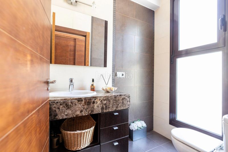 Foto 86e122d4-694f-4542-a9c4-534a50480104. Chalet precioso y cómodo chalet moderno con vistas espectaculares al skyline de madrid en Torrelodones