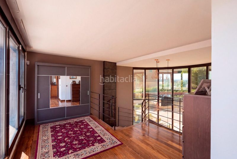 Foto 98c3bda9-e8be-452d-a2d0-d02bde776d1e. Chalet precioso y cómodo chalet moderno con vistas espectaculares al skyline de madrid en Torrelodones