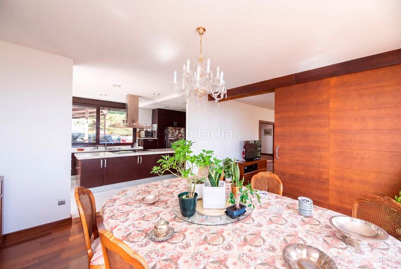 Foto 9b017c1c-c510-4ed6-81b3-2f387c5c01d1. Chalet precioso y cómodo chalet moderno con vistas espectaculares al skyline de madrid en Torrelodones