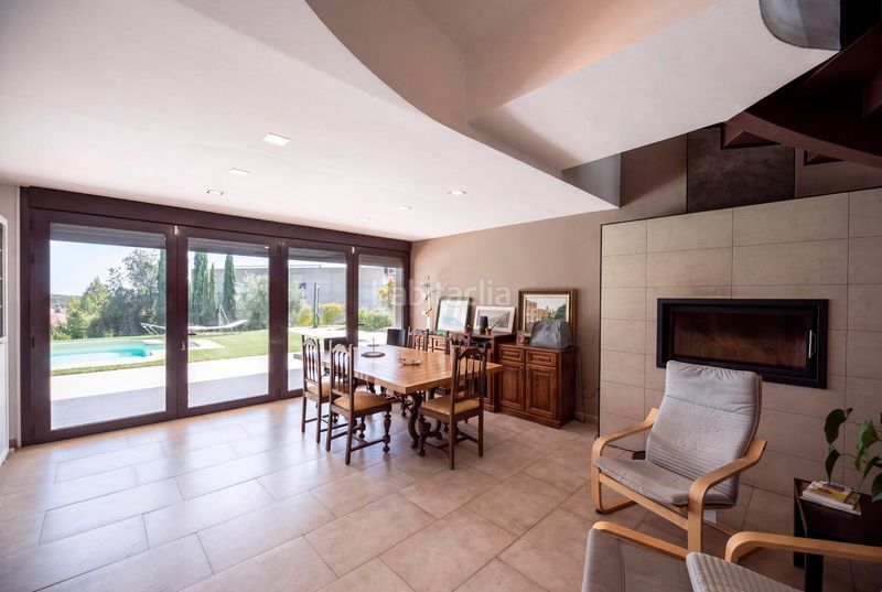 Foto a520b0c5-9cb6-46bc-9d52-50039c222e6b. Chalet precioso y cómodo chalet moderno con vistas espectaculares al skyline de madrid en Torrelodones