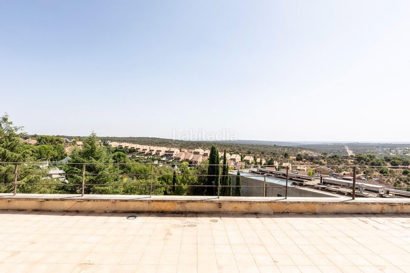 Foto a93f7680-d053-46ed-94ee-4113fbe5dfc5. Chalet precioso y cómodo chalet moderno con vistas espectaculares al skyline de madrid en Torrelodones