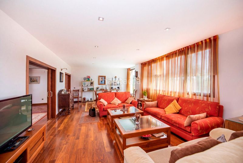 Foto af320ba1-b3bc-4f2f-bc28-e4dfc71d3c80. Chalet precioso y cómodo chalet moderno con vistas espectaculares al skyline de madrid en Torrelodones