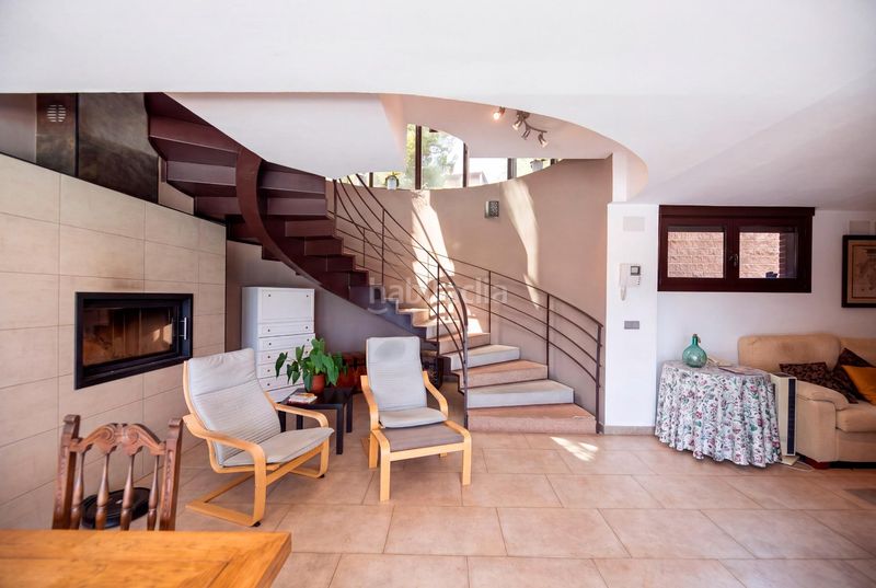 Foto b0618873-2f87-4316-86d7-33b68e2e7f31. Chalet precioso y cómodo chalet moderno con vistas espectaculares al skyline de madrid en Torrelodones