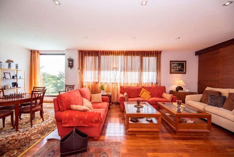 Foto ccf5b1d6-8b3c-42d2-9dcb-ab94f23a3305. Chalet precioso y cómodo chalet moderno con vistas espectaculares al skyline de madrid en Torrelodones
