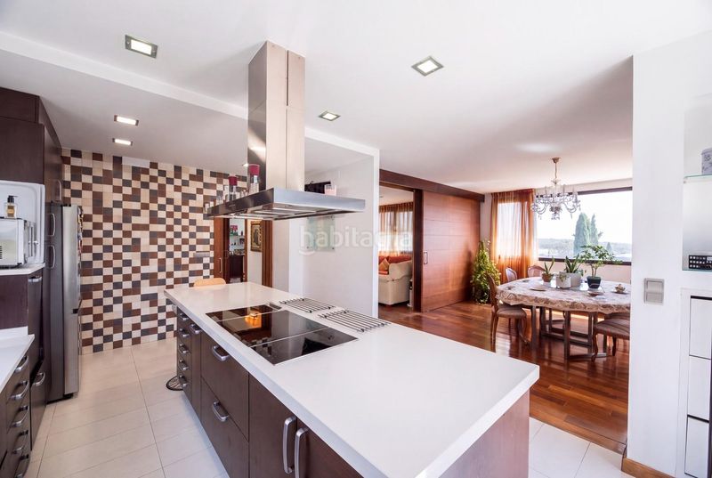 Foto ce976e59-1cfa-4f77-9b75-a7a9acf6846c. Chalet precioso y cómodo chalet moderno con vistas espectaculares al skyline de madrid en Torrelodones