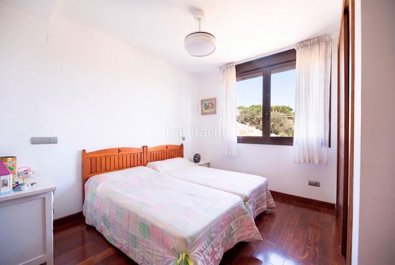 Foto cfd6962c-e37f-48bf-a2e2-2f913df17f0b. Chalet precioso y cómodo chalet moderno con vistas espectaculares al skyline de madrid en Torrelodones