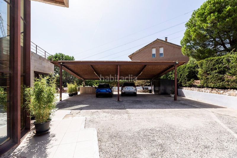 Foto dc8e4d99-9967-467c-8ba5-342e89261a2f. Chalet precioso y cómodo chalet moderno con vistas espectaculares al skyline de madrid en Torrelodones