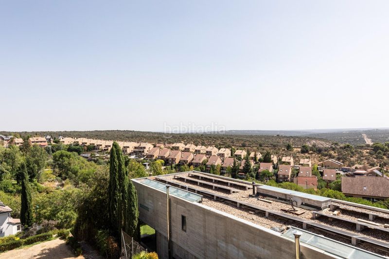Foto e5d77d1e-6d0f-42b3-a4d2-83af60f4e09d. Chalet precioso y cómodo chalet moderno con vistas espectaculares al skyline de madrid en Torrelodones