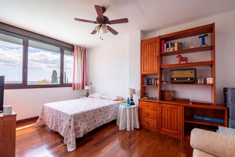 Foto ee5661ed-2316-4bb3-8475-c6205c0c3c67. Chalet precioso y cómodo chalet moderno con vistas espectaculares al skyline de madrid en Torrelodones