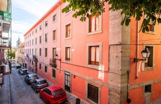 Alquiler Piso  Calle del duque de medinaceli. Piso amplio reformado integralmente en el centro de san lorenzo