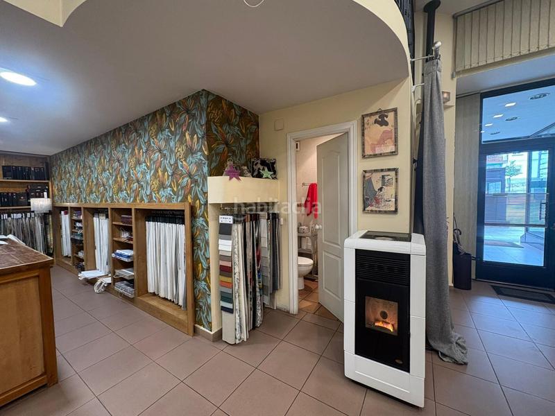 Foto c0e488a7-2d42-4eb5-ac4d-b86e6648e69a. Local comercial  en una planta con escaparate en Collado Villalba