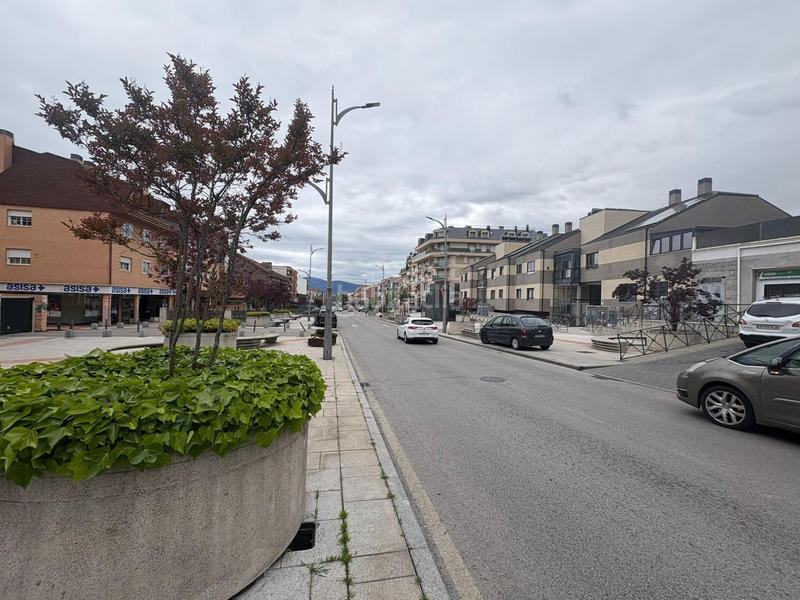 Foto f4d74d20-6586-449d-b71e-a96a64a9355e. Local comercial  en una planta con escaparate en Collado Villalba