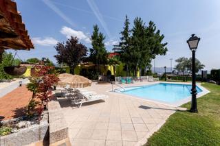 Chalet en Becerril de la Sierra. Exclusivo y genuino chalet con 9 dormitorios y posibilidad de co