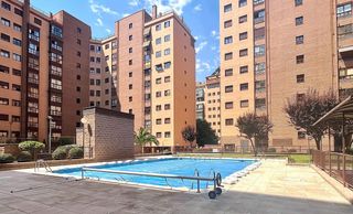 Pis a Palomeras Sureste. Magnífico piso reformado en urbanización cerrada.