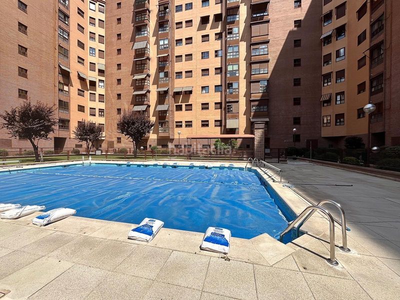 Foto 381d03af-242f-491e-90ad-ebf2d8974b74. Pis amb calefacció aparcament piscina a Palomeras Sureste Madrid