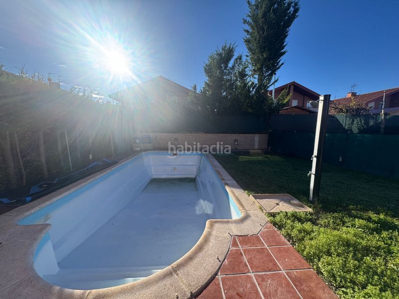 Foto e85709ea-5e4b-44fb-a46b-6b5acf5439c1. Xalet amb piscina a Renedo de Esgueva