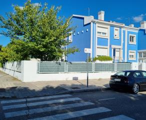 Maison jumele en Laguna de Duero. Chalet adosado en venta en calle fuente conceja